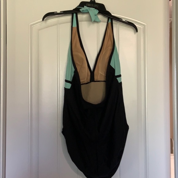 One piece color block swimsuit. Size 16. - Picture 5 of 7